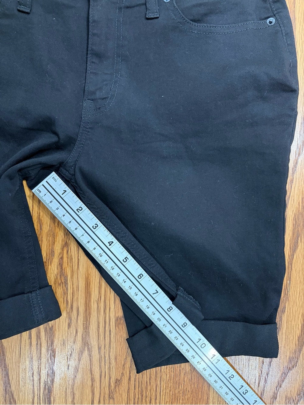 NWT DKNY Jeans 9" Black Midweight Stretchy Cuffed Bermuda Shorts (10) - Picture 8 of 14